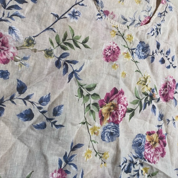 Via Signoria linen top with vibrant floral print pattern - Picture 7 of 10
